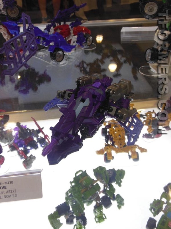 Transformers=botcon 2013 Generatations Prime Paltinum  (289 of 424)